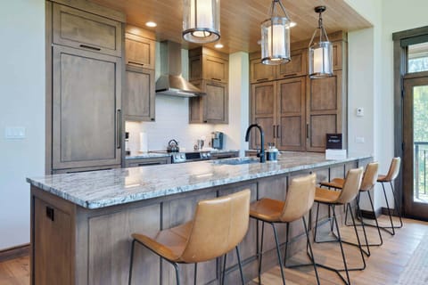 highlandslodge-403-8625_54731520579_o