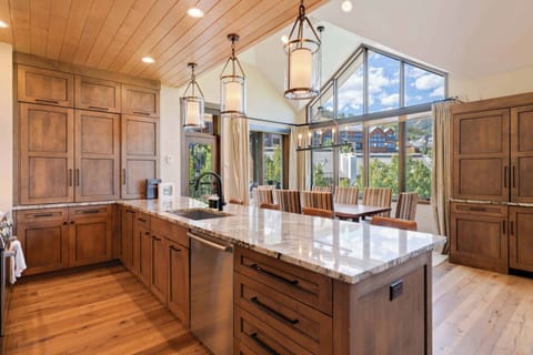 highlandslodge-403-8665_54731293516_o