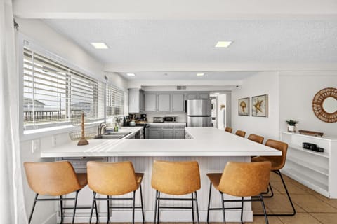 Cooking becomes a pleasure in this well-appointed kitchen retreat