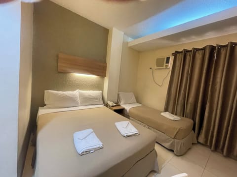 Comfort Triple Room | Desk, free WiFi