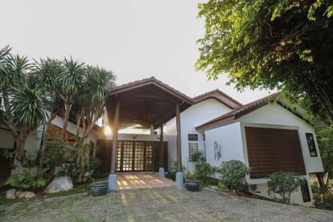 Basic Villa, 4 Bedrooms, Pool Access, Pool View | Free WiFi, bed sheets