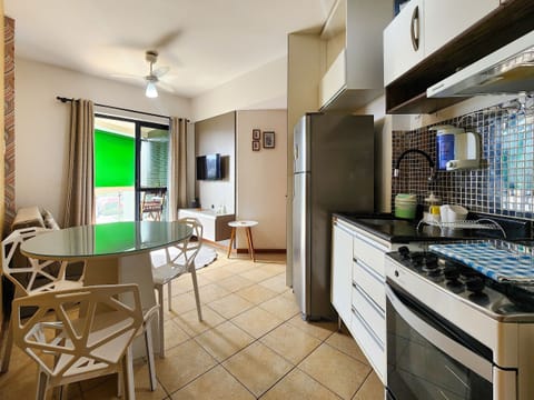 Comfort Apartment | Private kitchen | Microwave, stovetop, cookware/dishes/utensils