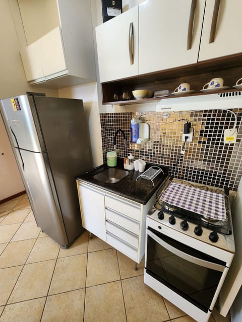 Comfort Apartment | Private kitchen | Microwave, stovetop, cookware/dishes/utensils