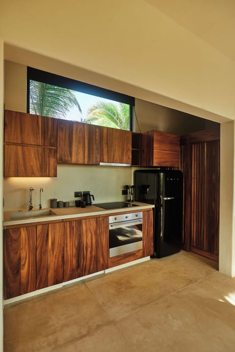 Superior Apartment, Private Pool, Garden View | Private kitchen