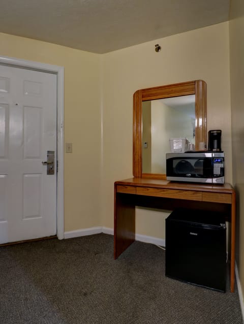 Standard Room | Iron/ironing board, free WiFi, bed sheets, alarm clocks