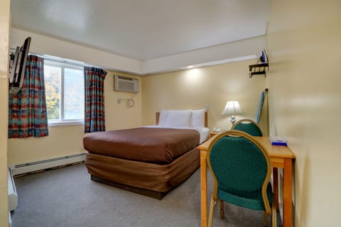 Standard Room | Iron/ironing board, free WiFi, bed sheets, alarm clocks