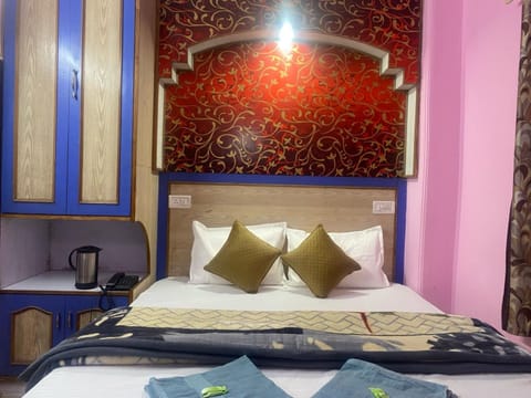 Deluxe Double Room, Multiple Bedrooms | Soundproofing, free WiFi, bed sheets