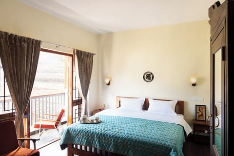 Deluxe Single Room, Balcony, Mountain View | Desk, laptop workspace, iron/ironing board, free WiFi