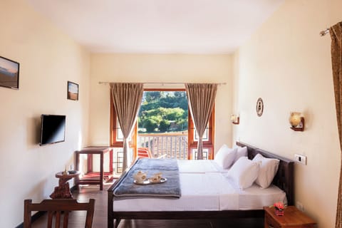 Deluxe Single Room, Balcony, Mountain View | Desk, laptop workspace, iron/ironing board, free WiFi