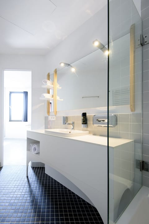 Family Suite, Canal View | Premium bedding, pillowtop beds, in-room safe, individually decorated