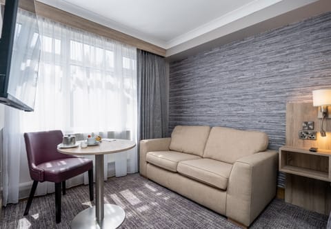 Superior Suite, 1 King Bed | Hypo-allergenic bedding, desk, iron/ironing board, free WiFi