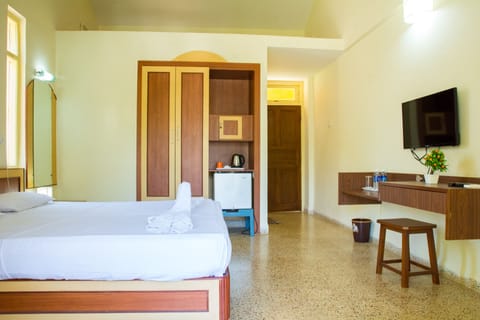 Superior Room, 1 Double Bed | In-room safe, rollaway beds, free WiFi, bed sheets