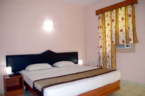 Classic Double Room, 1 Double Bed, Garden View | In-room safe, rollaway beds, free WiFi, bed sheets