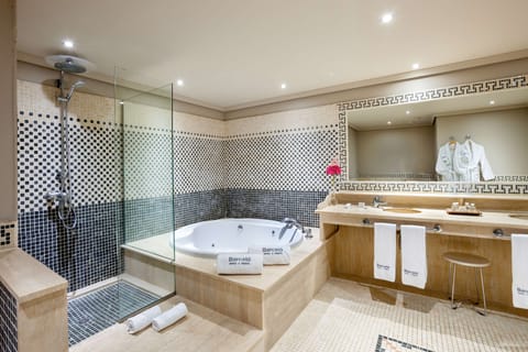 Suite (Club Premium) | Bathroom | Rainfall showerhead, eco-friendly toiletries, hair dryer, bidet