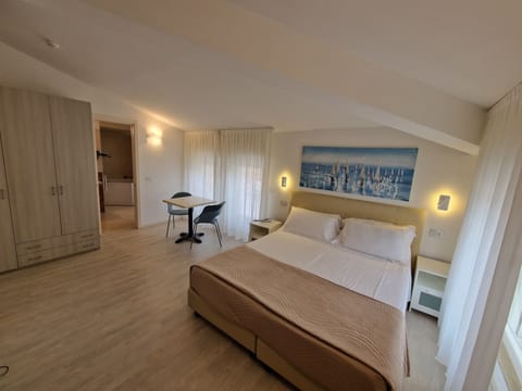 Superior Double Room | Minibar, in-room safe, desk, free WiFi