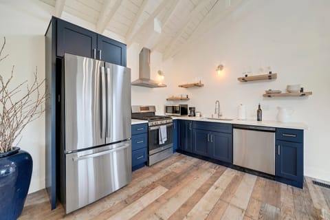 Villa | 2 bedrooms, desk, Internet