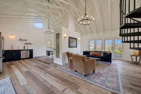 Villa | 2 bedrooms, desk, Internet