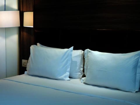 Executive Suite, 1 Double Bed | Minibar, in-room safe, desk, laptop workspace