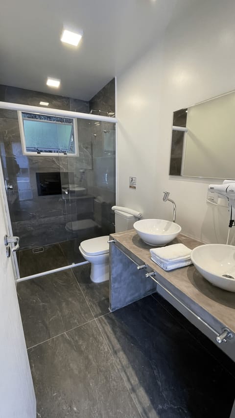 Deluxe Double Room | Bathroom