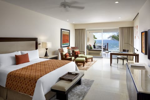 Ambassador Pool Suite Ocean View | Premium bedding, down comforters, pillowtop beds, free minibar