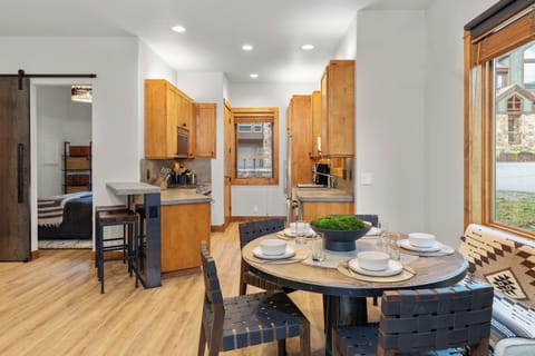 Terraces 1101 - Dining - Vivid Vacation Rentals Telluride