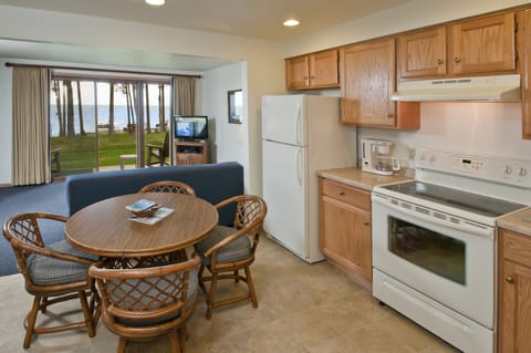 Deluxe Room, Multiple Beds | Private kitchen | Fridge, microwave