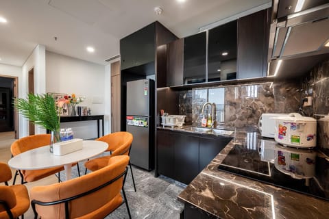 Apartment, 2 Bedrooms | Private kitchenette