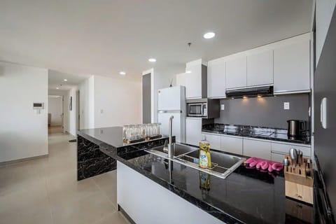 Apartment, 4 Bedrooms | Private kitchen