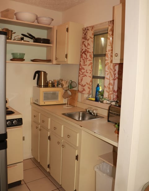 Cottage, 1 Bedroom | Private kitchen | Fridge, coffee/tea maker