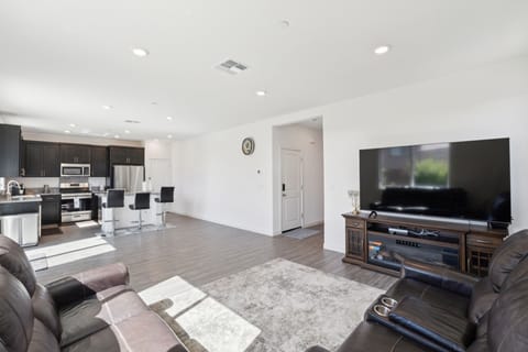 Furniture, Indoors, Living Room, Home Decor, Screen