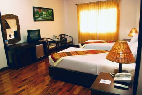 Superior Double or Twin Room | Minibar, desk, cribs/infant beds, rollaway beds