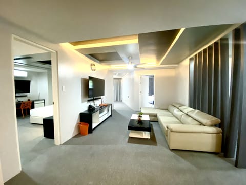 2Br Luxury Villa | Living area | 55-inch Smart TV with cable channels, TV