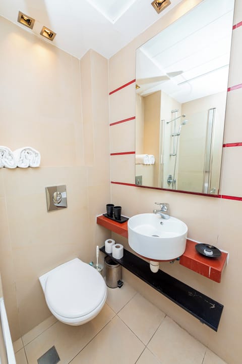 Basic Double Room, Beach View | Bathroom | Shower, free toiletries, hair dryer, towels