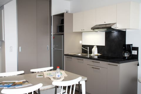 Apartment (Twin Bed) | Private kitchenette | Full-size fridge, microwave, stovetop, dishwasher