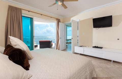 Lighthouse 3 Bedroom condo with Private pool 1B | Premium bedding, in-room safe, blackout drapes, iron/ironing board