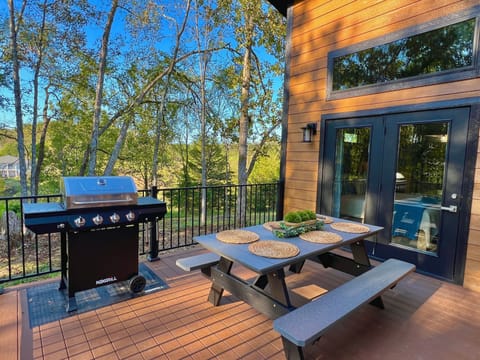 Cabin, 2 Bedrooms | Outdoor dining