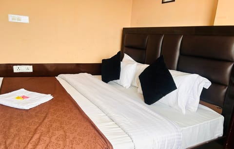 Double Room, Mountain View | Free WiFi, bed sheets