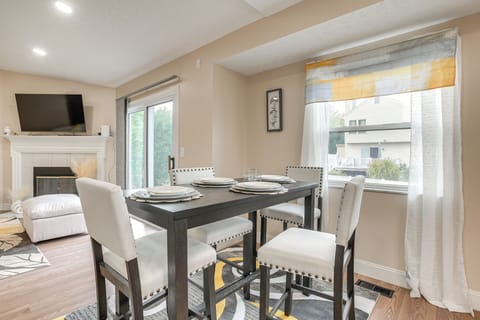 Dining Table | Dishware/Flatware