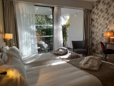 Superior Room, 1 Queen Bed, Non Smoking, Garden View | Premium bedding, pillowtop beds, minibar, in-room safe