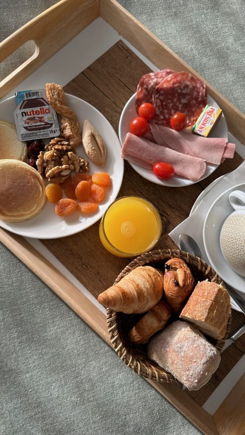 Daily buffet breakfast (EUR 18.00 per person)