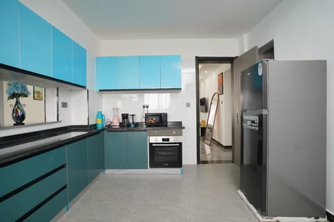 Family Apartment, City View | Private kitchen | Fridge, microwave, cookware/dishes/utensils