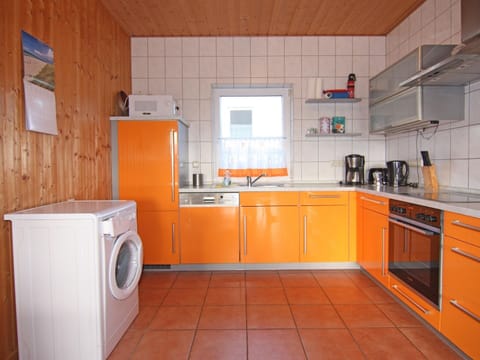 House | Private kitchen | Electric kettle, toaster, highchair