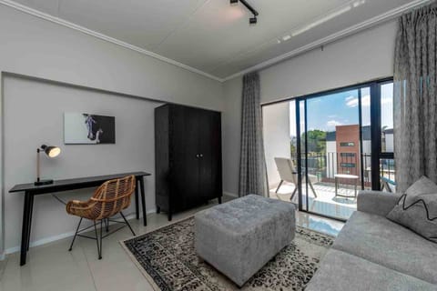 Apartment, 2 Bedrooms | Living area