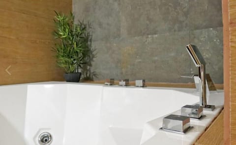 Suite two persons | Deep soaking bathtub