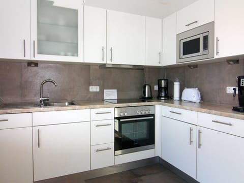 House | Private kitchen | Electric kettle, toaster, highchair