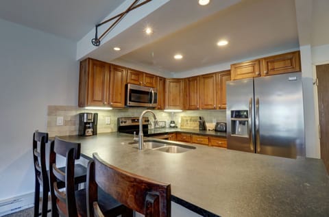 Condo, 2 Bedrooms | Private kitchen | Fridge, oven, coffee/tea maker, toaster