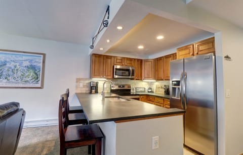 Condo, 2 Bedrooms | Private kitchen | Fridge, oven, coffee/tea maker, toaster