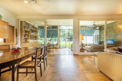 Family House, Pool View | Dining room