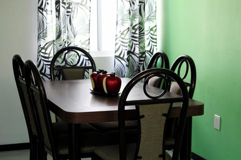 Basic House, Patio | Living area