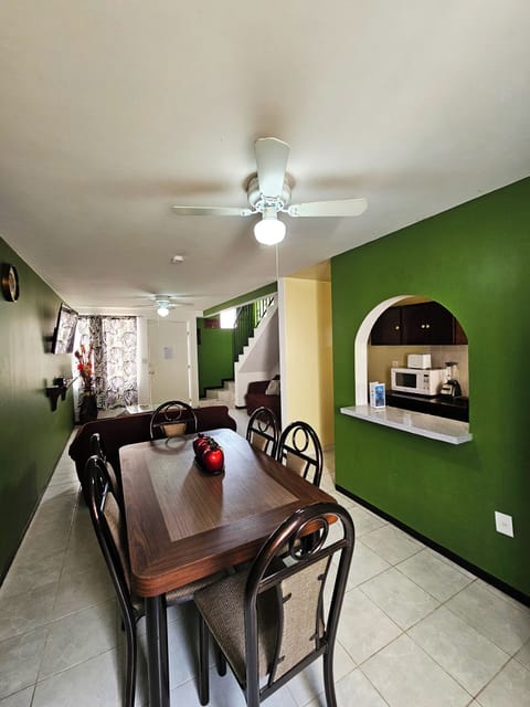 Basic House, Patio | Living area